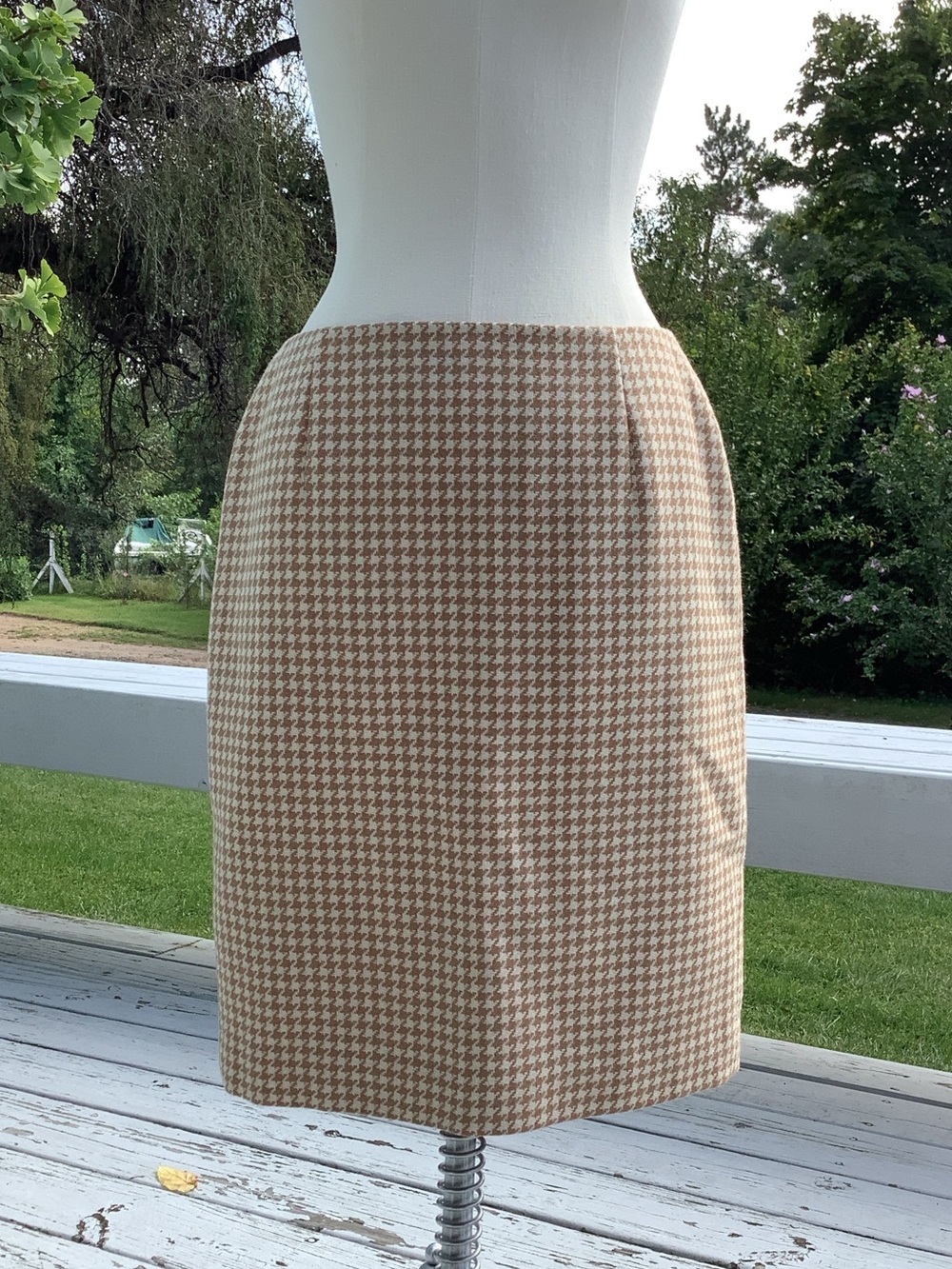 Slim-cut Houndstooth Skirt